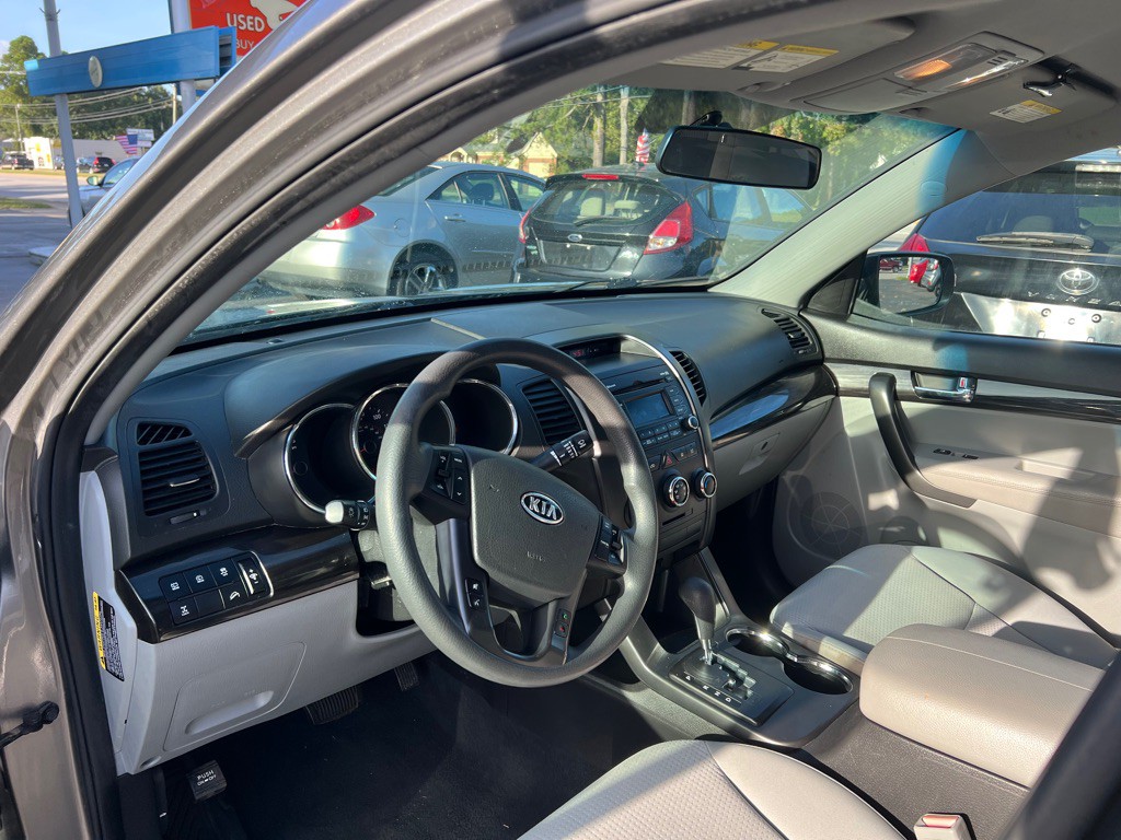 2011 Kia Sorento Image 2