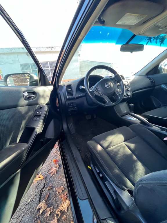 2010 Nissan Altima Image 2