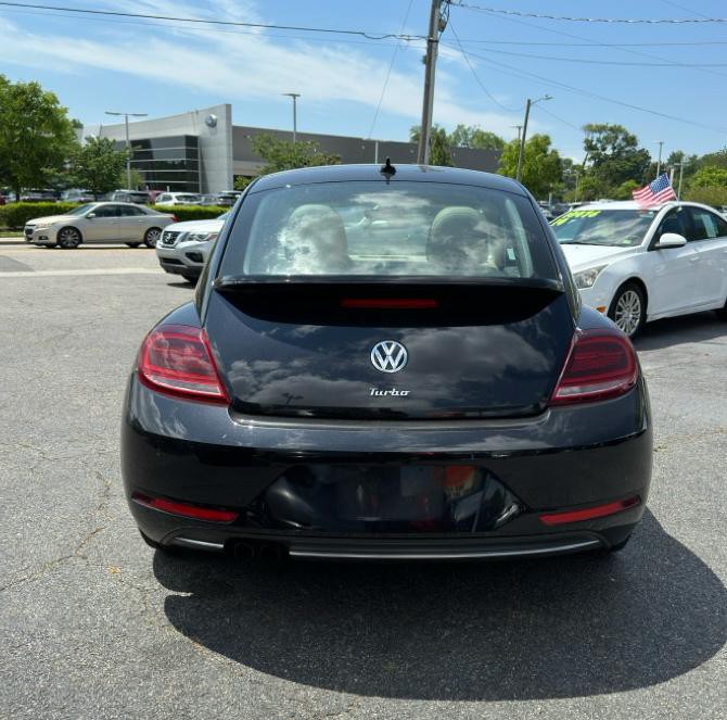 2017 Volkswagen Beetle Image 9