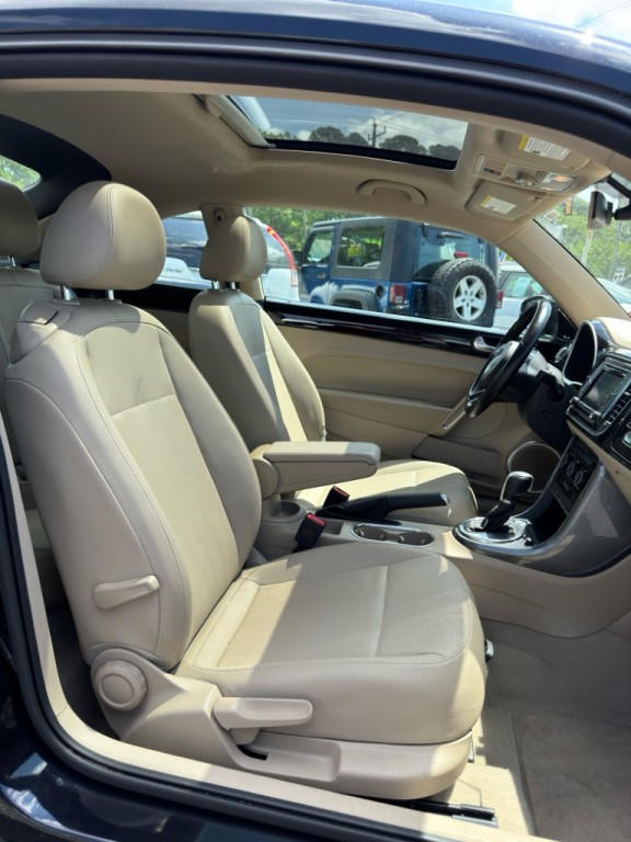2017 Volkswagen Beetle Image 12
