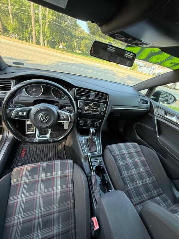 2016 Volkswagen GTI Image 2