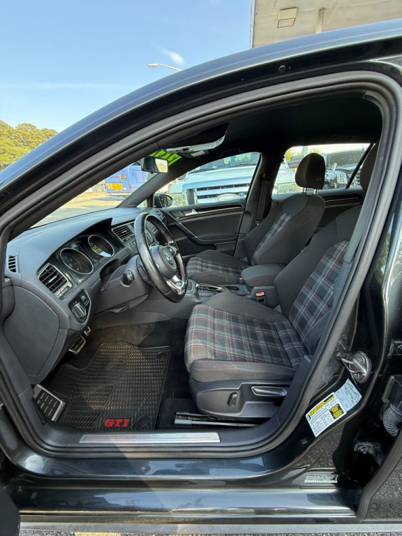 2016 Volkswagen GTI Image 12
