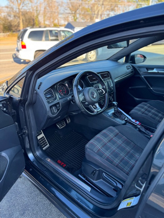 2016 Volkswagen GTI Image 16
