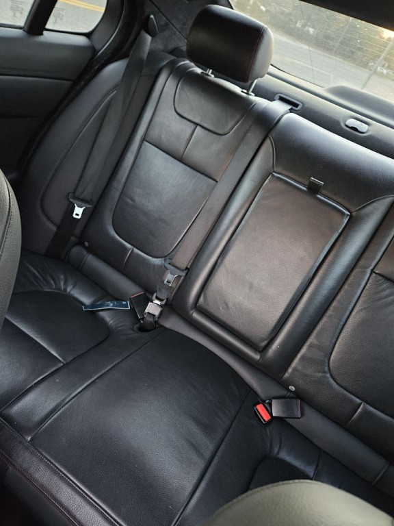 2015 Jaguar XF Image 6