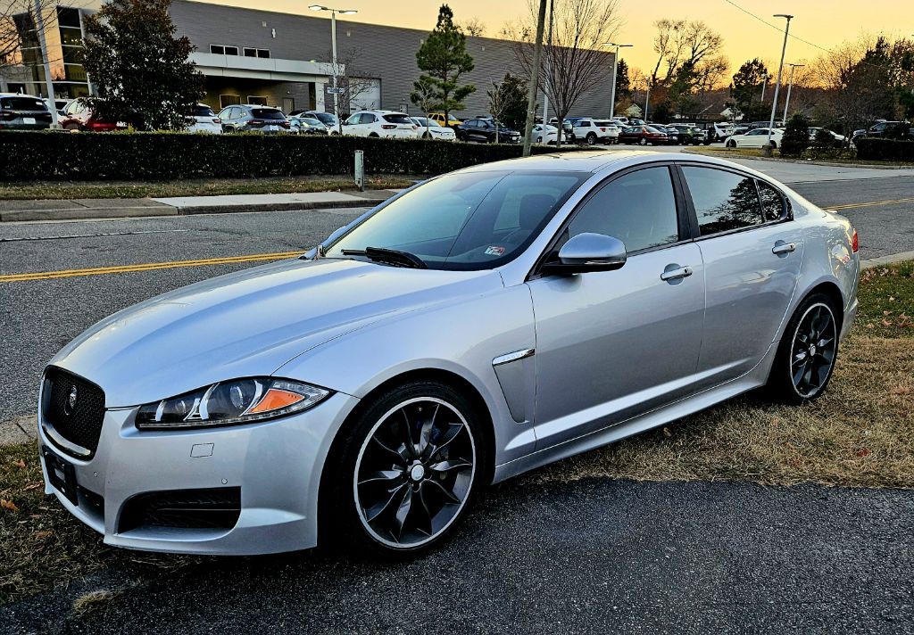 2015 Jaguar XF Image 12