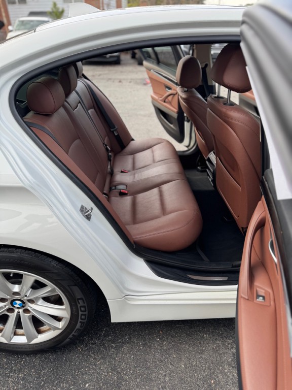 2016 BMW 5 Series Image 10
