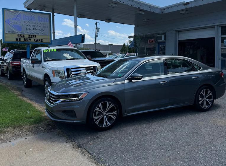 2021 Volkswagen Passat Image 2