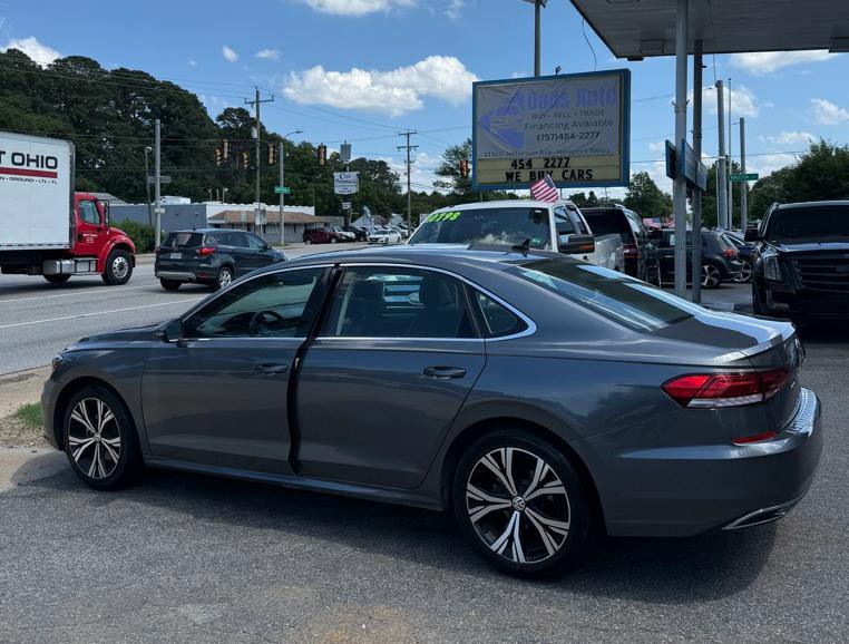 2021 Volkswagen Passat Image 3