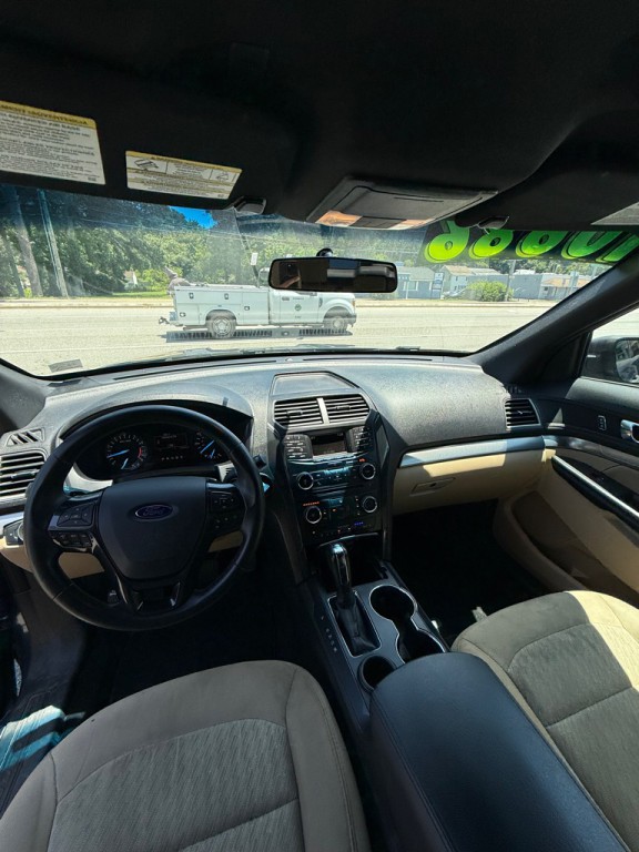 2017 Ford Explorer Image 2