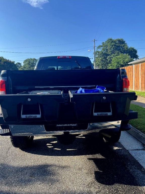 2017 GMC Sierra 2500 Image 2