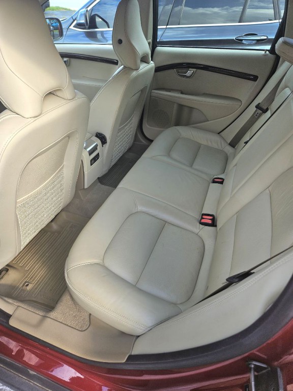 2013 Volvo XC70 Image 2