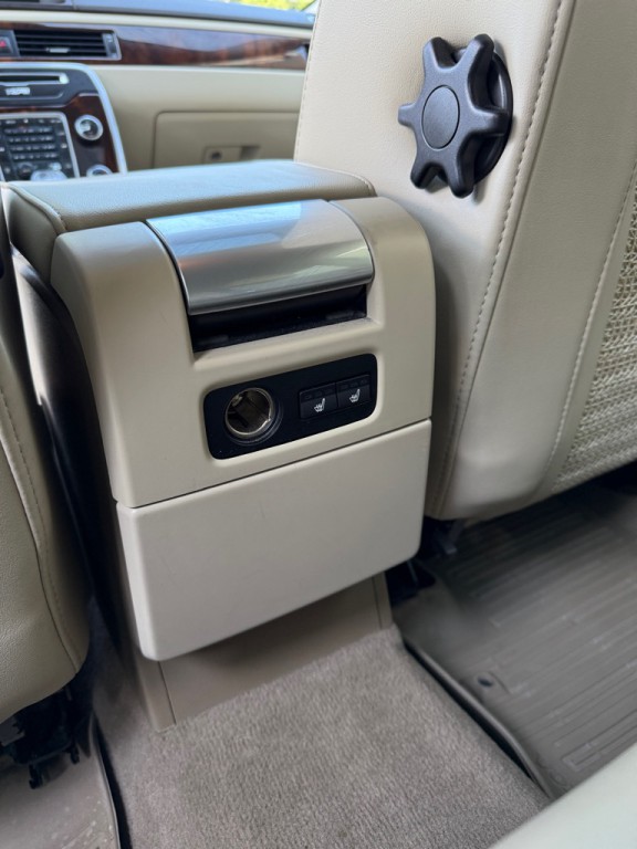 2013 Volvo XC70 Image 12