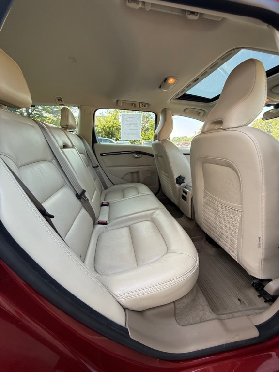 2013 Volvo XC70 Image 13