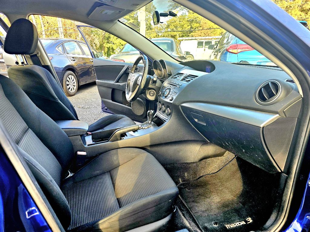 2013 Mazda Mazda3 Image 8