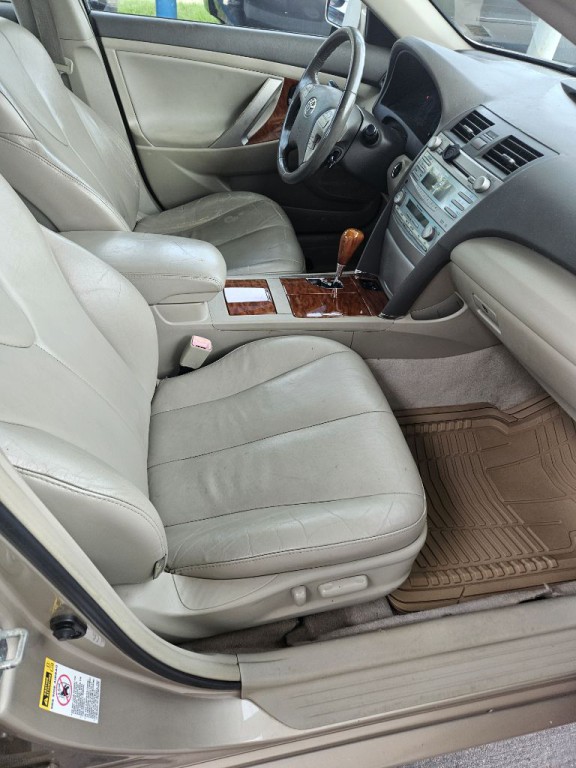 2009 Toyota Camry Image 2