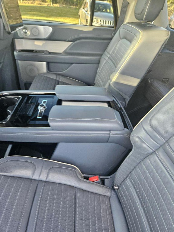 2020 Lincoln Navigator Image 2