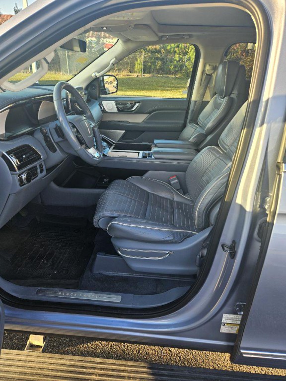 2020 Lincoln Navigator Image 3