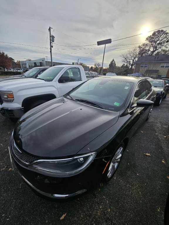 2015 Chrysler 200 Image 2