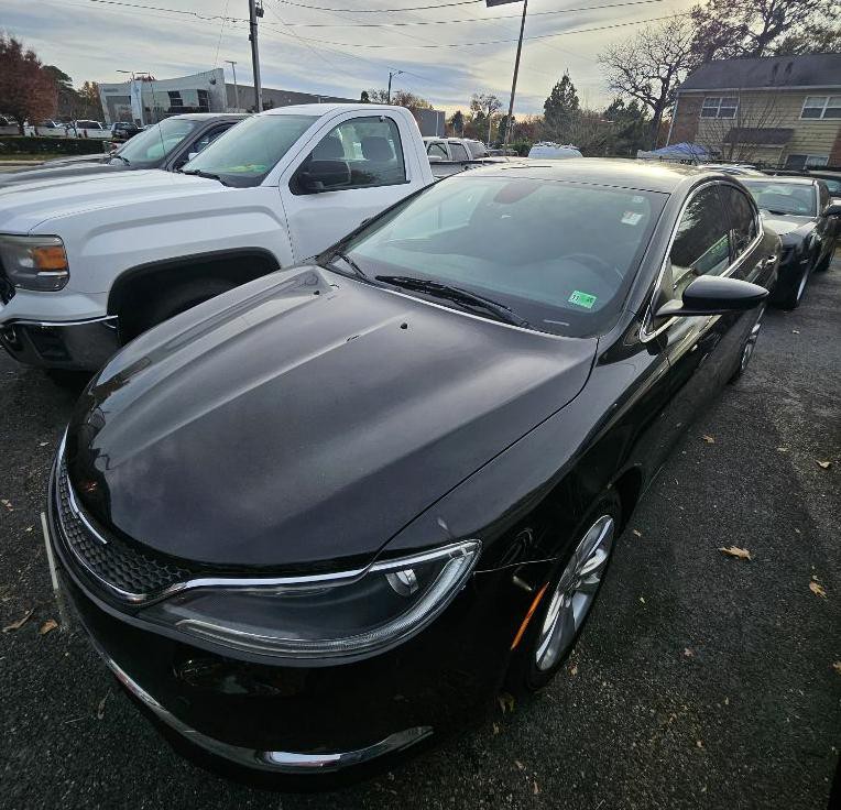 2015 Chrysler 200 Image 2