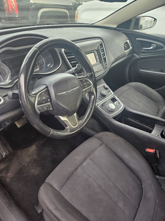 2015 Chrysler 200 Image 7