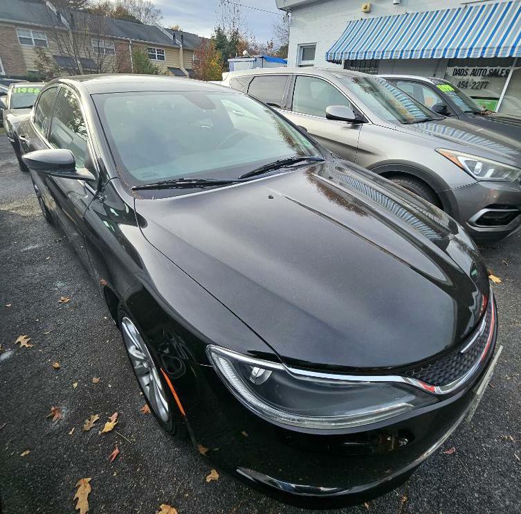2015 Chrysler 200 Image 2