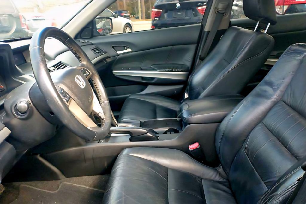 2009 Honda Accord Image 2