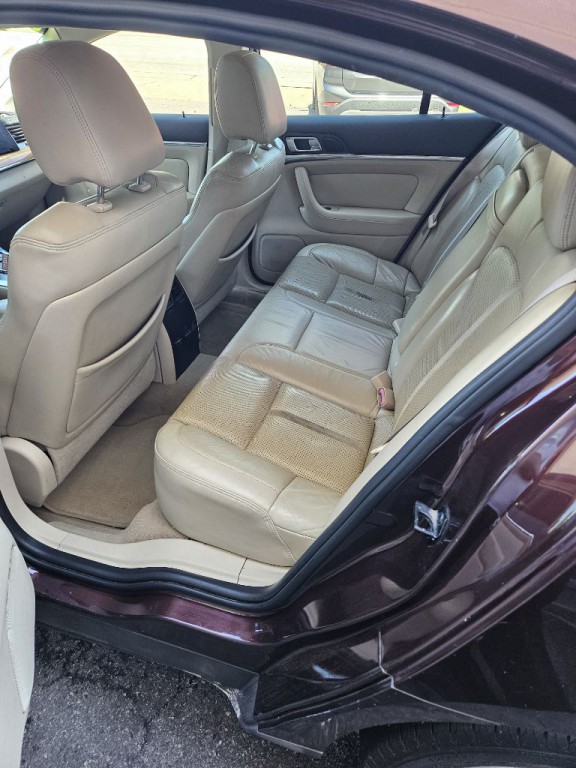 2009 Lincoln MKS Image 2