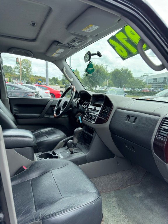 2001 Mitsubishi Montero Image 3