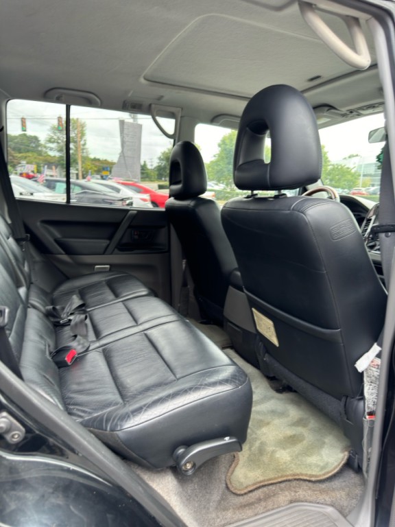 2001 Mitsubishi Montero Image 6