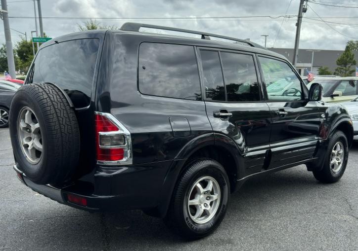 2001 Mitsubishi Montero Image 9