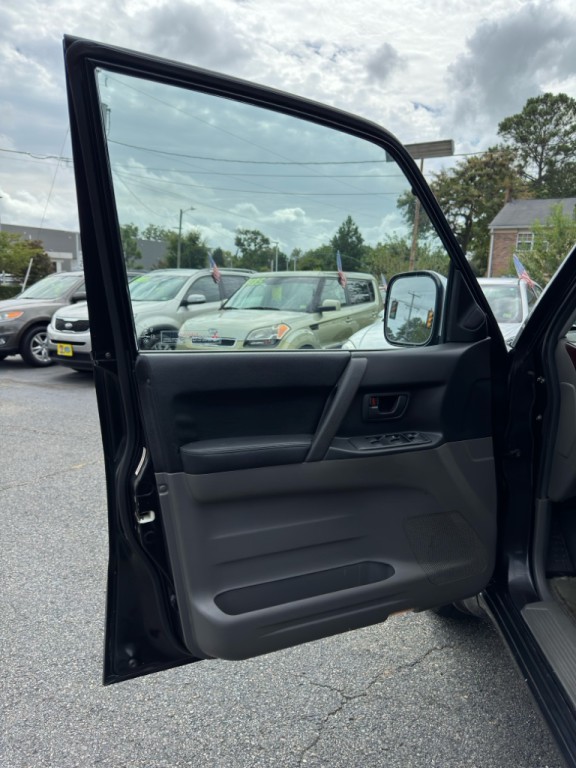 2001 Mitsubishi Montero Image 11