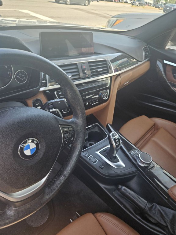2017 BMW 3 Series Image 4