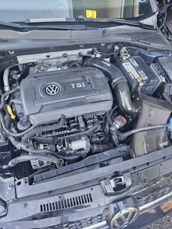 2016 Volkswagen GTI Image 1