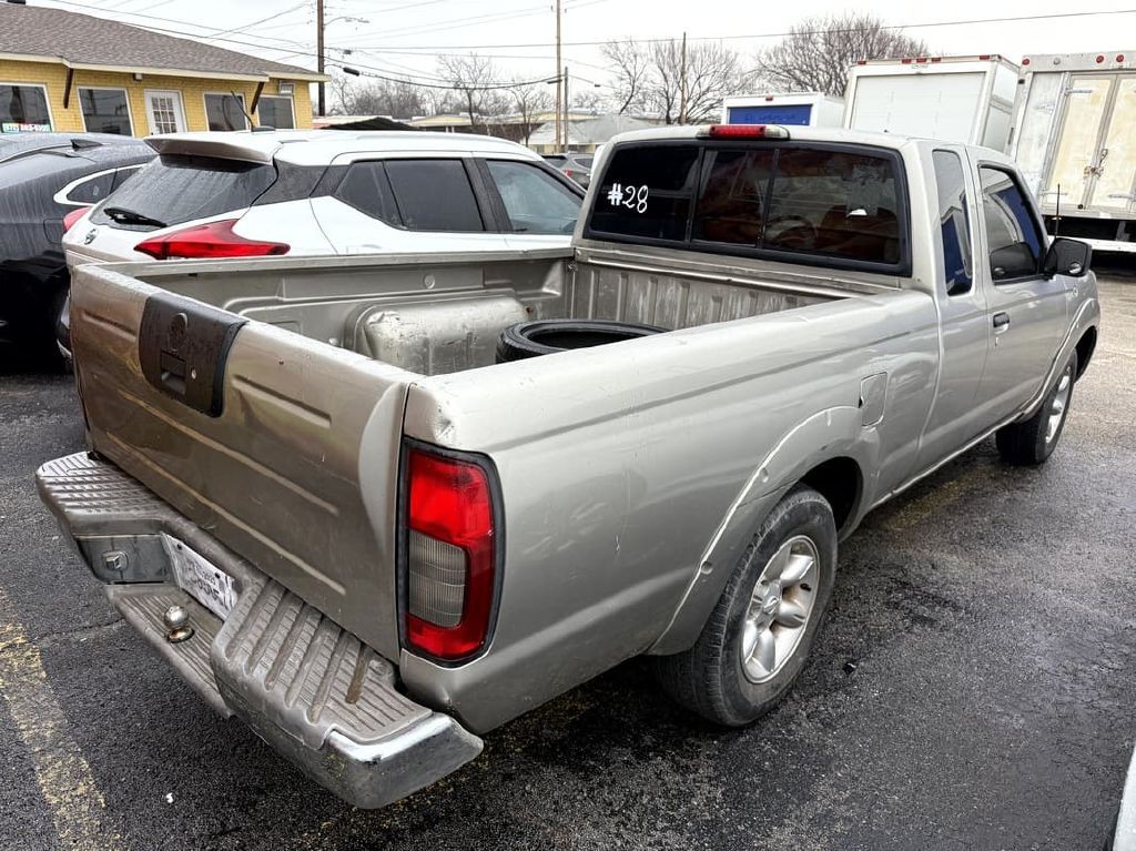 2003 Nissan Frontier Image 3