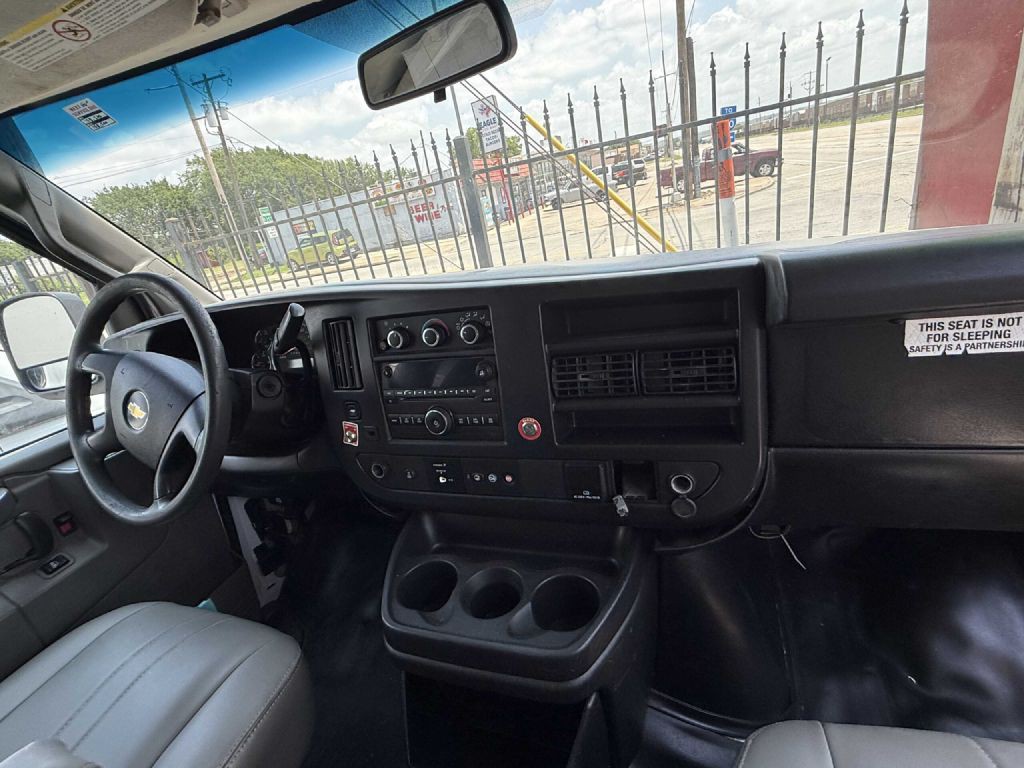 2017 Chevrolet Express Image 4