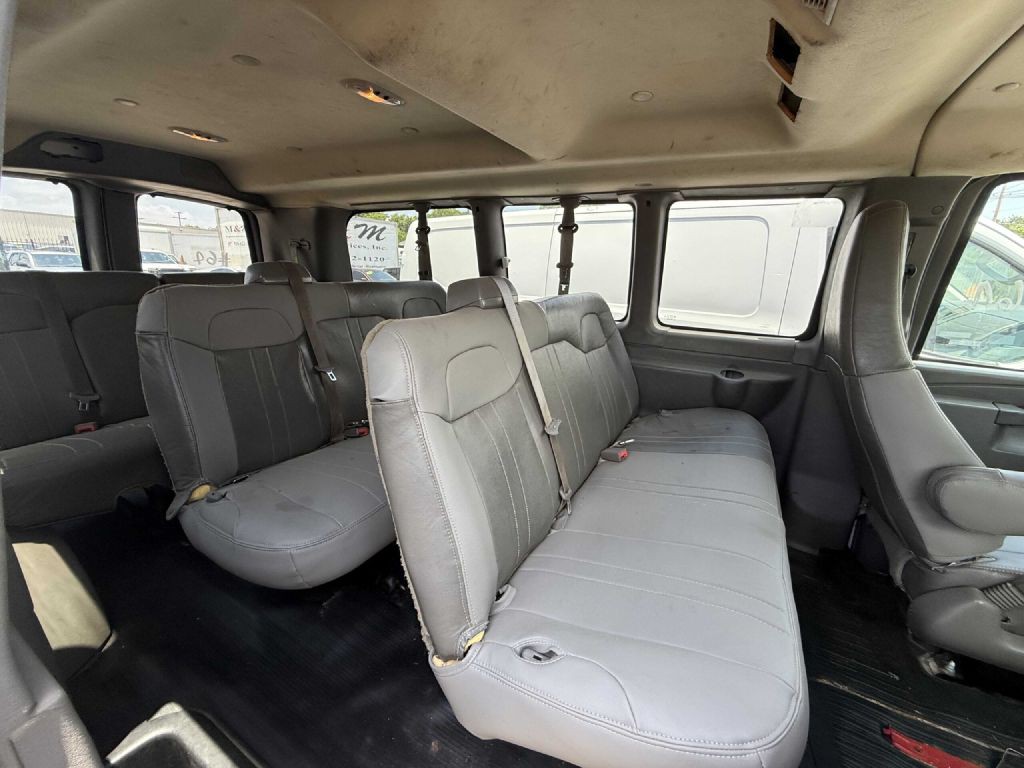 2017 Chevrolet Express Image 5