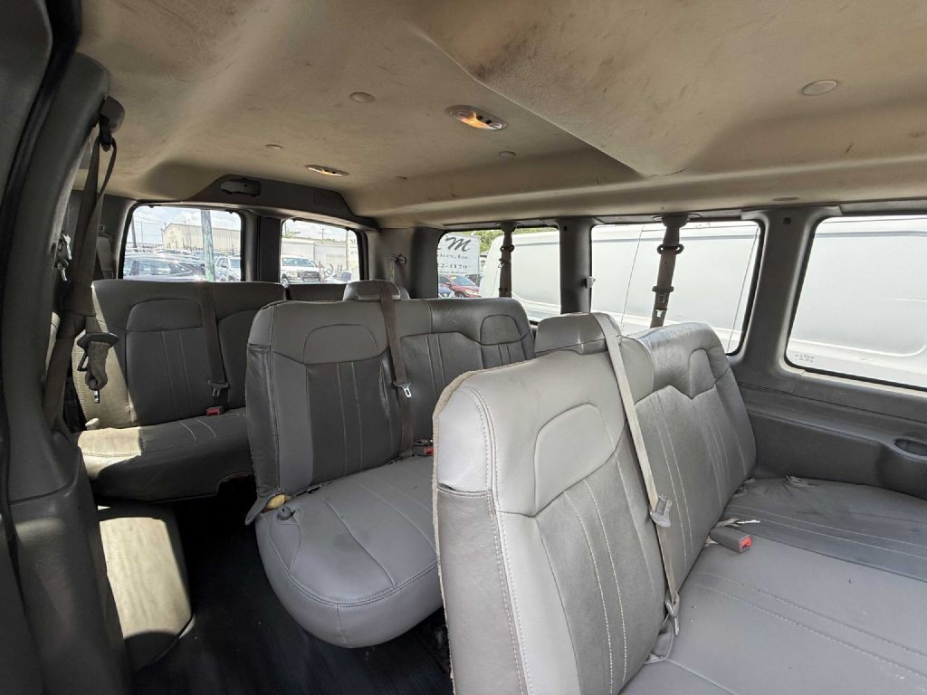 2017 Chevrolet Express Image 6