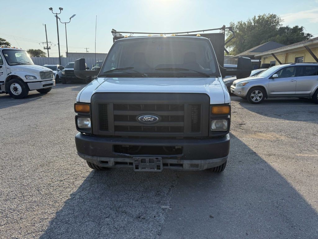 2011 Ford Econoline Image 2