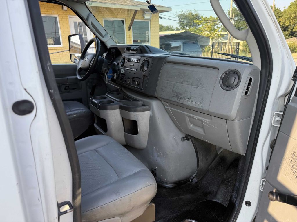 2011 Ford Econoline Image 4