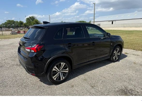 2020 Mitsubishi Outlander Image 2