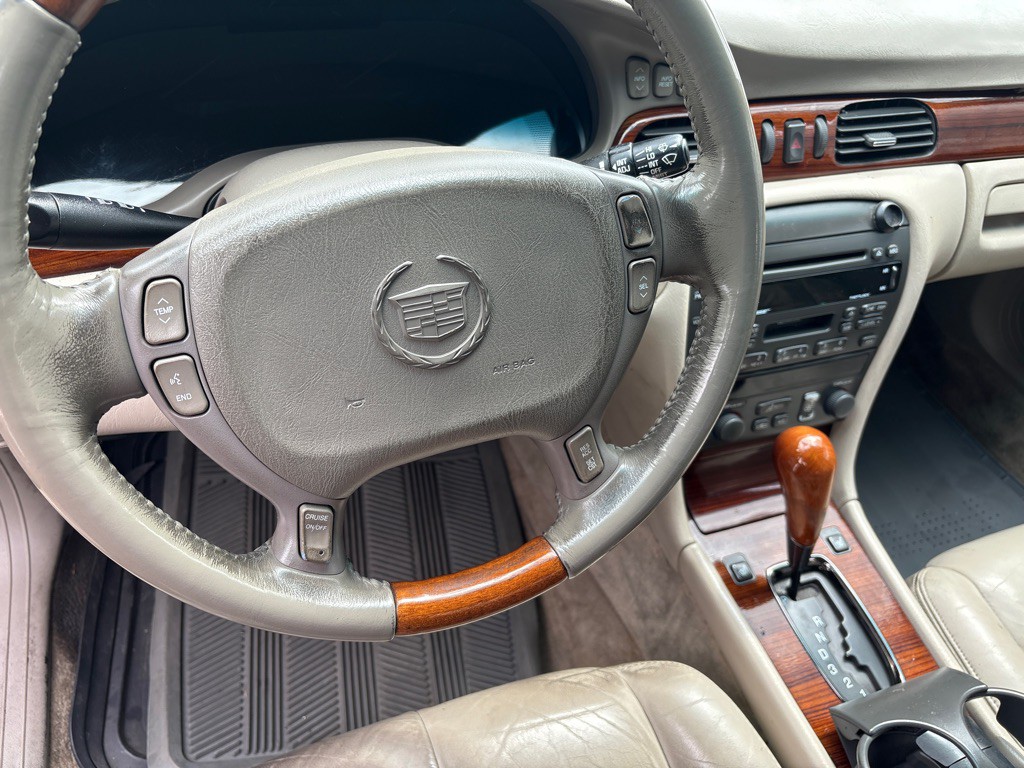 2003 Cadillac Seville Image 9