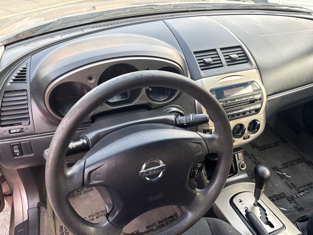 2004 Nissan Altima Image 8