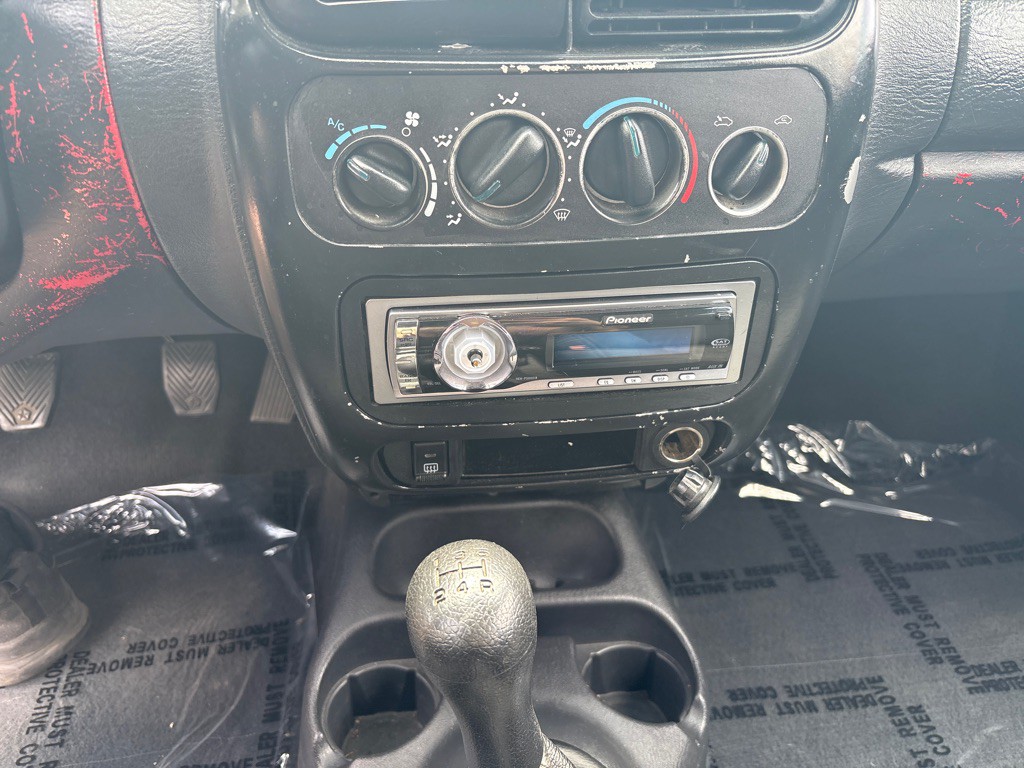 2003 Dodge Neon Image 10