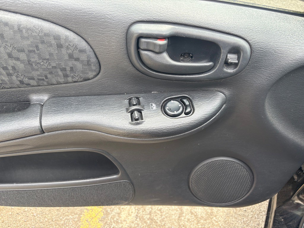 2003 Dodge Neon Image 11
