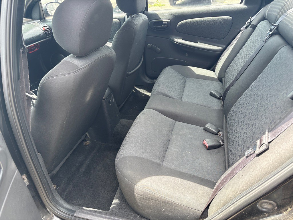 2003 Dodge Neon Image 12
