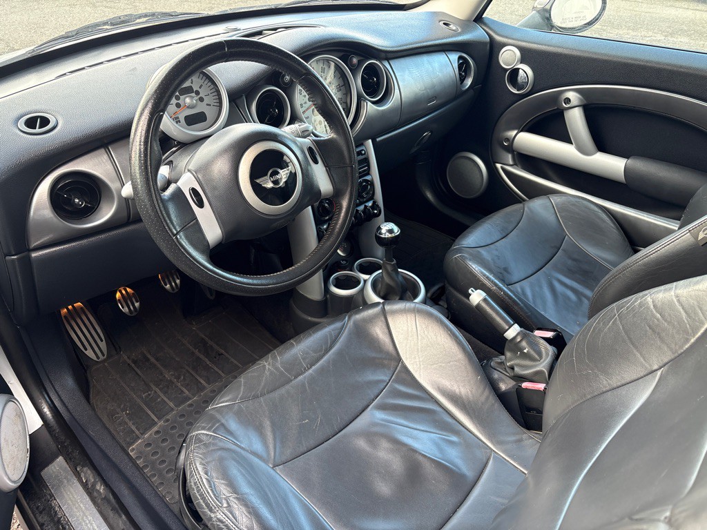 2004 MINI Cooper Image 1