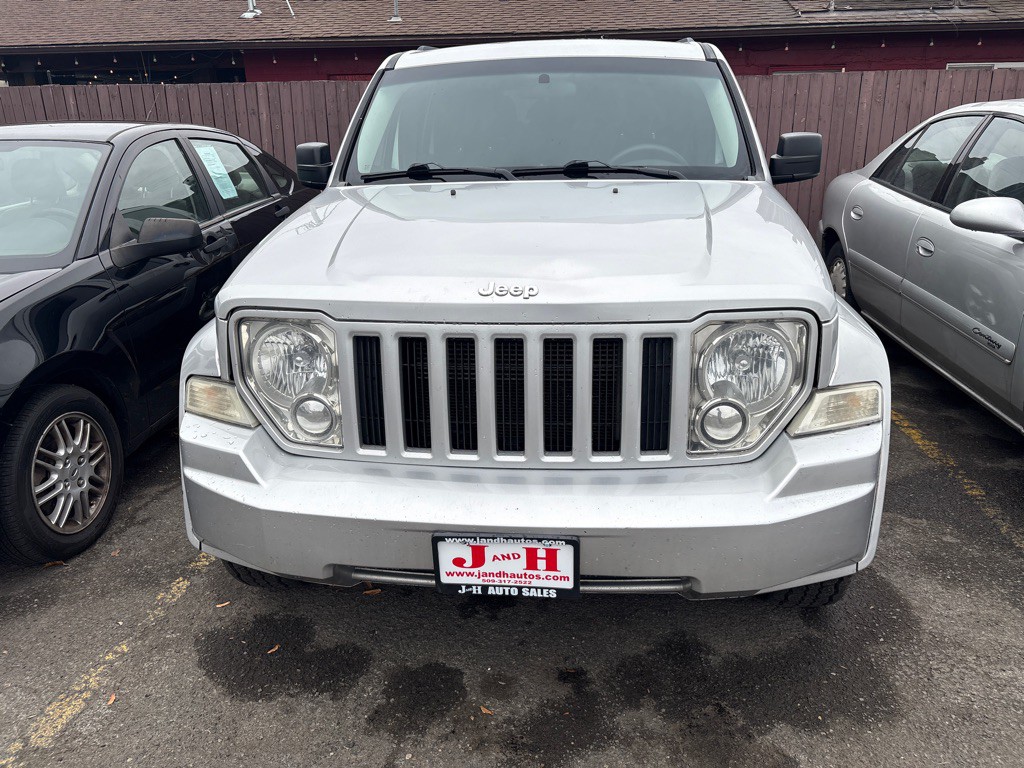 2012 Jeep Liberty Image 2