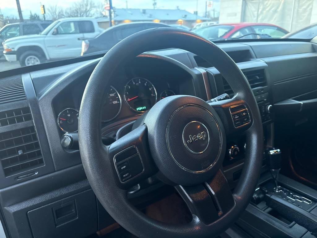 2012 Jeep Liberty Image 11