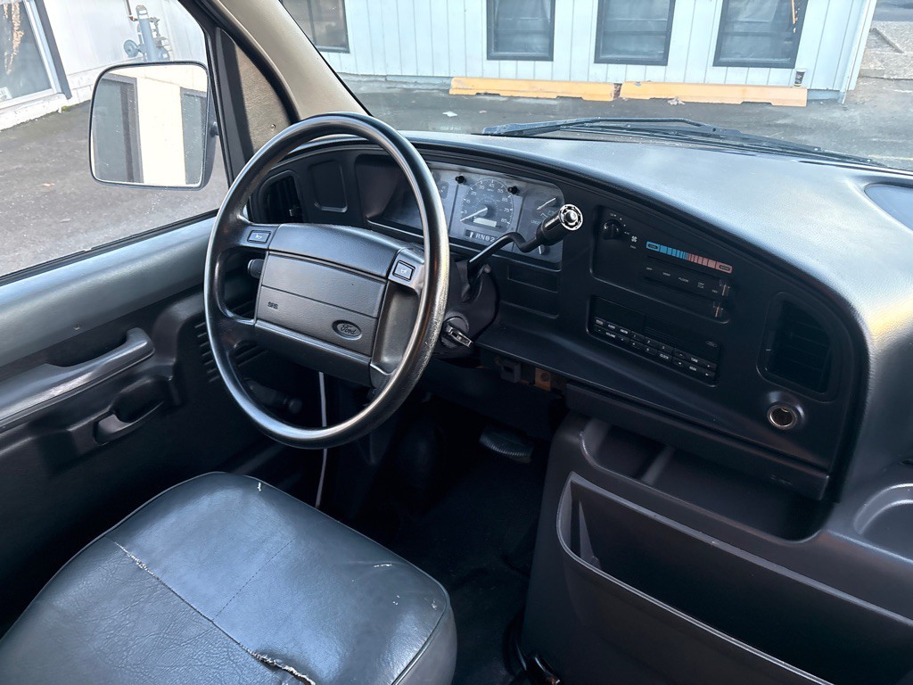 1996 Ford Econoline Image 9
