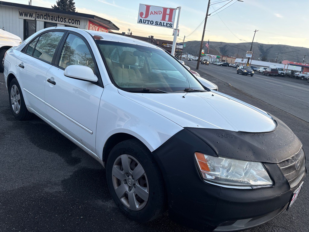 2010 Hyundai Sonata Image 2